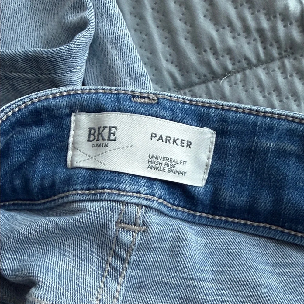 Light Wash Distressed Women's Jeans BKE PARKER - Picture 4 of 10